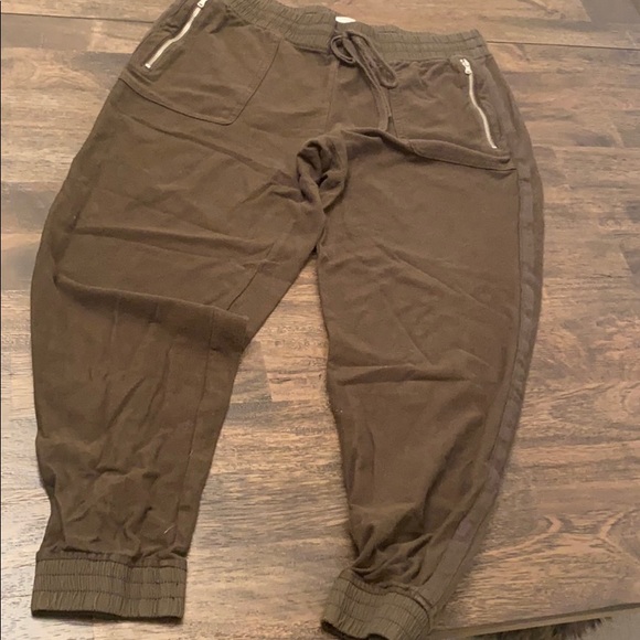 Lou & Grey Jogger Pants 🍃 - Picture 4 of 7